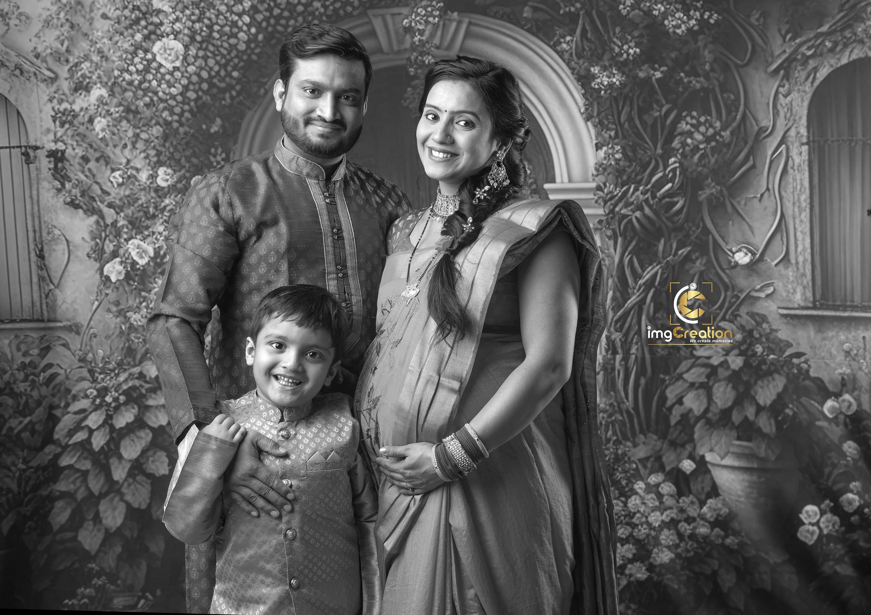 0l7a1661bw - Maternity photography in Faridabad by Trilok Studio