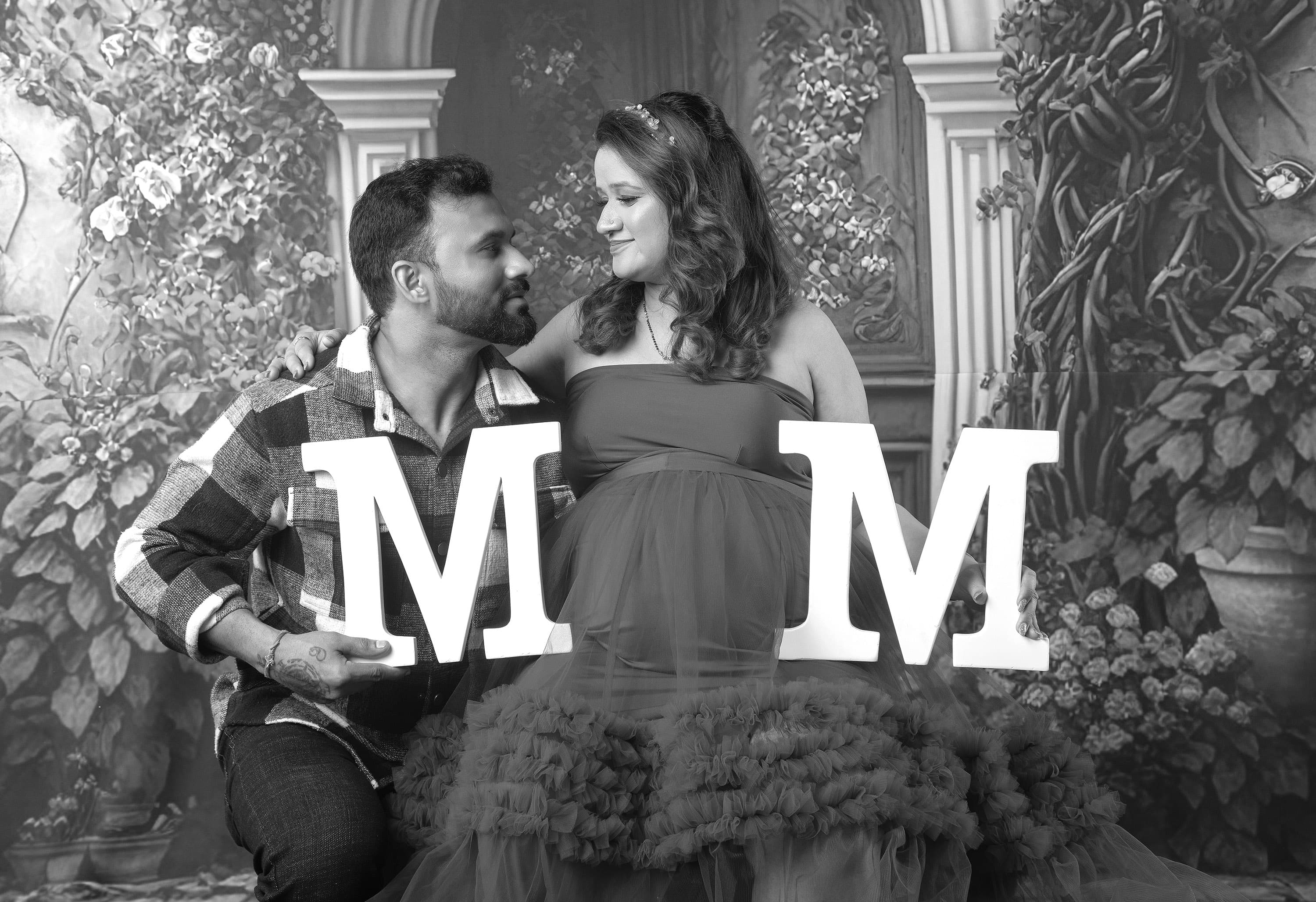 0l7a1801bw - Maternity photography in Faridabad by Trilok Studio